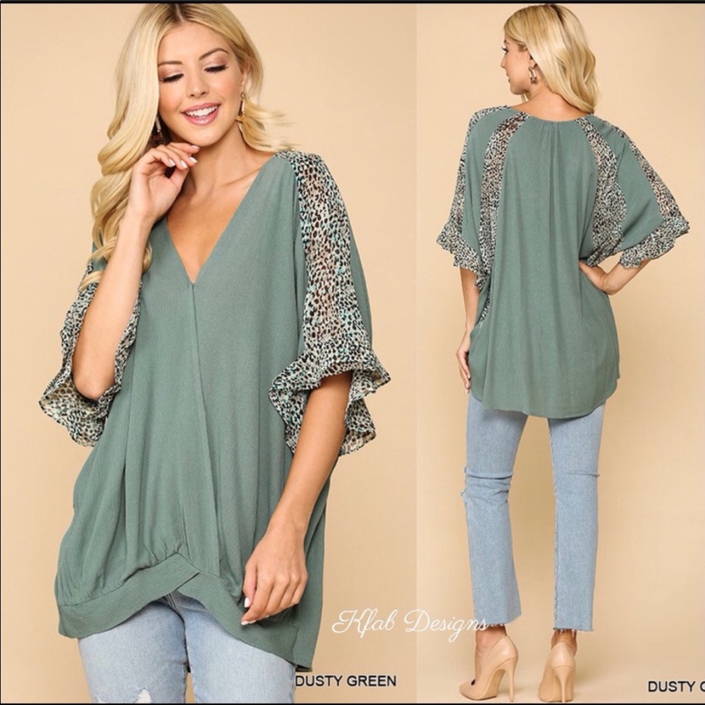 ONE💚LEFT💚Soft green crossover top Fabric sleeves